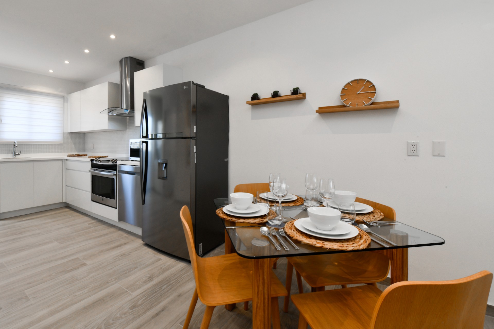 dining at Commandeurs in Aruba FOR SALE