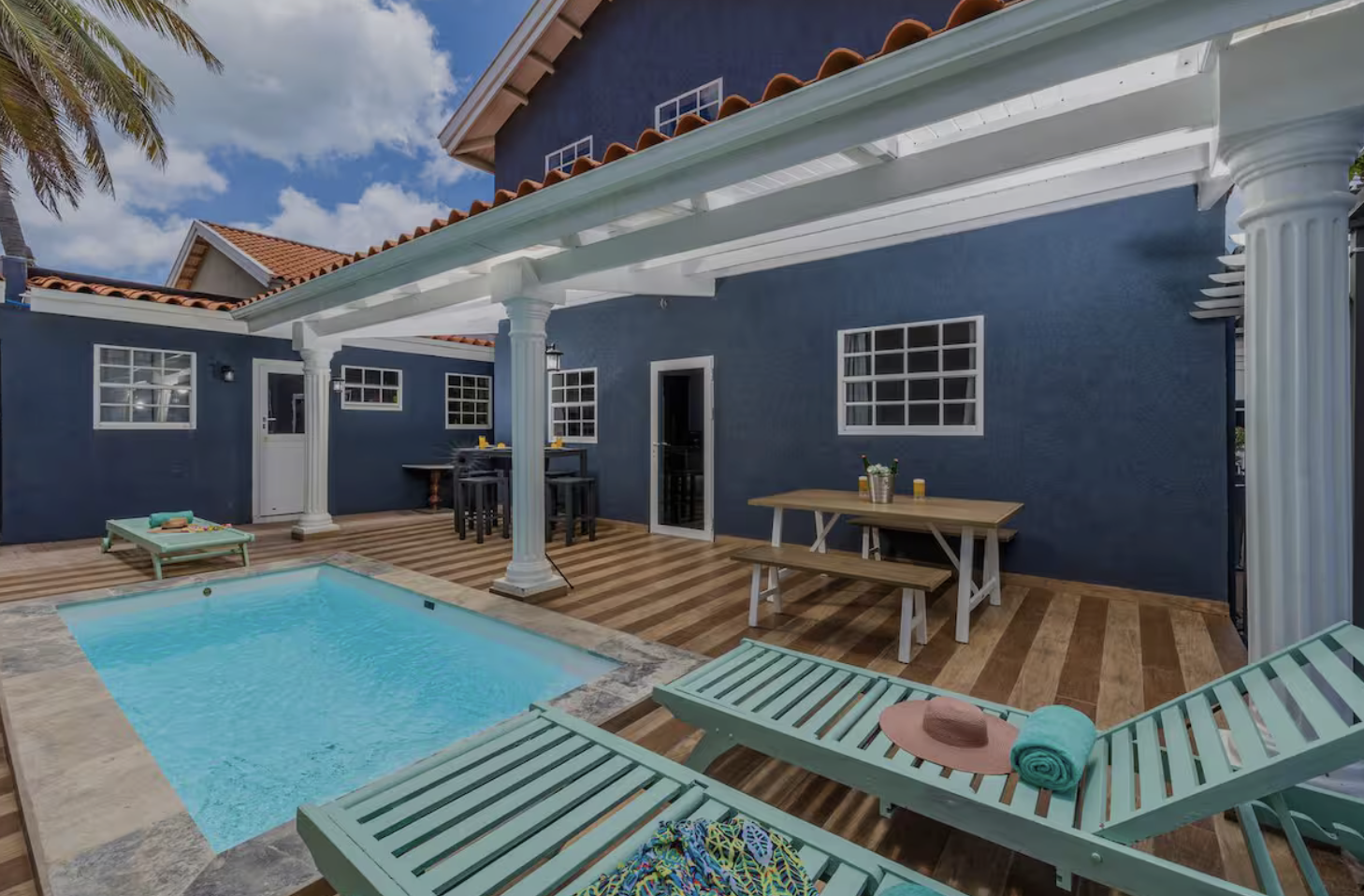 Beautifully renovated 4-bedroom Aruba