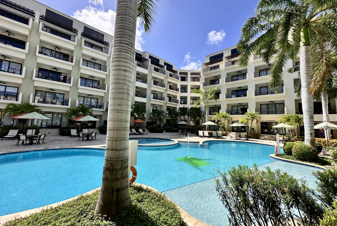 Condo pool at Palm Aruba ❤️ Condo FOR SALE