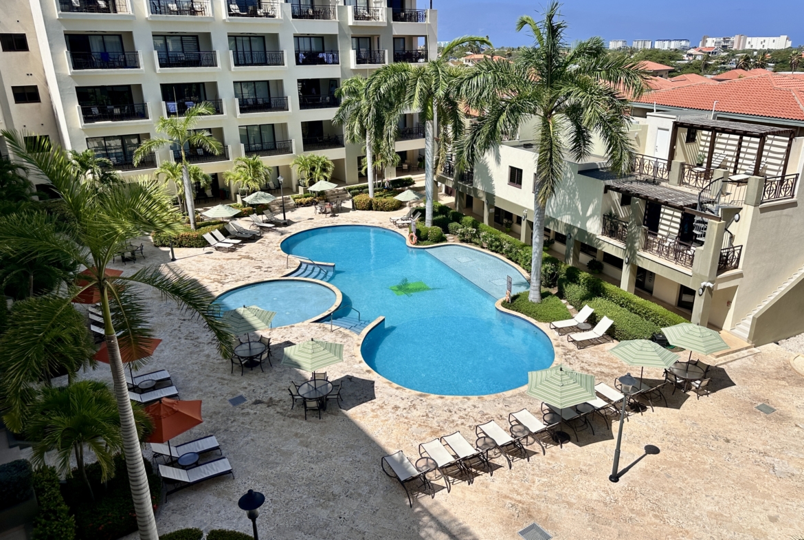 General view - swimming pool - PalmAruba Condo for rent - sale