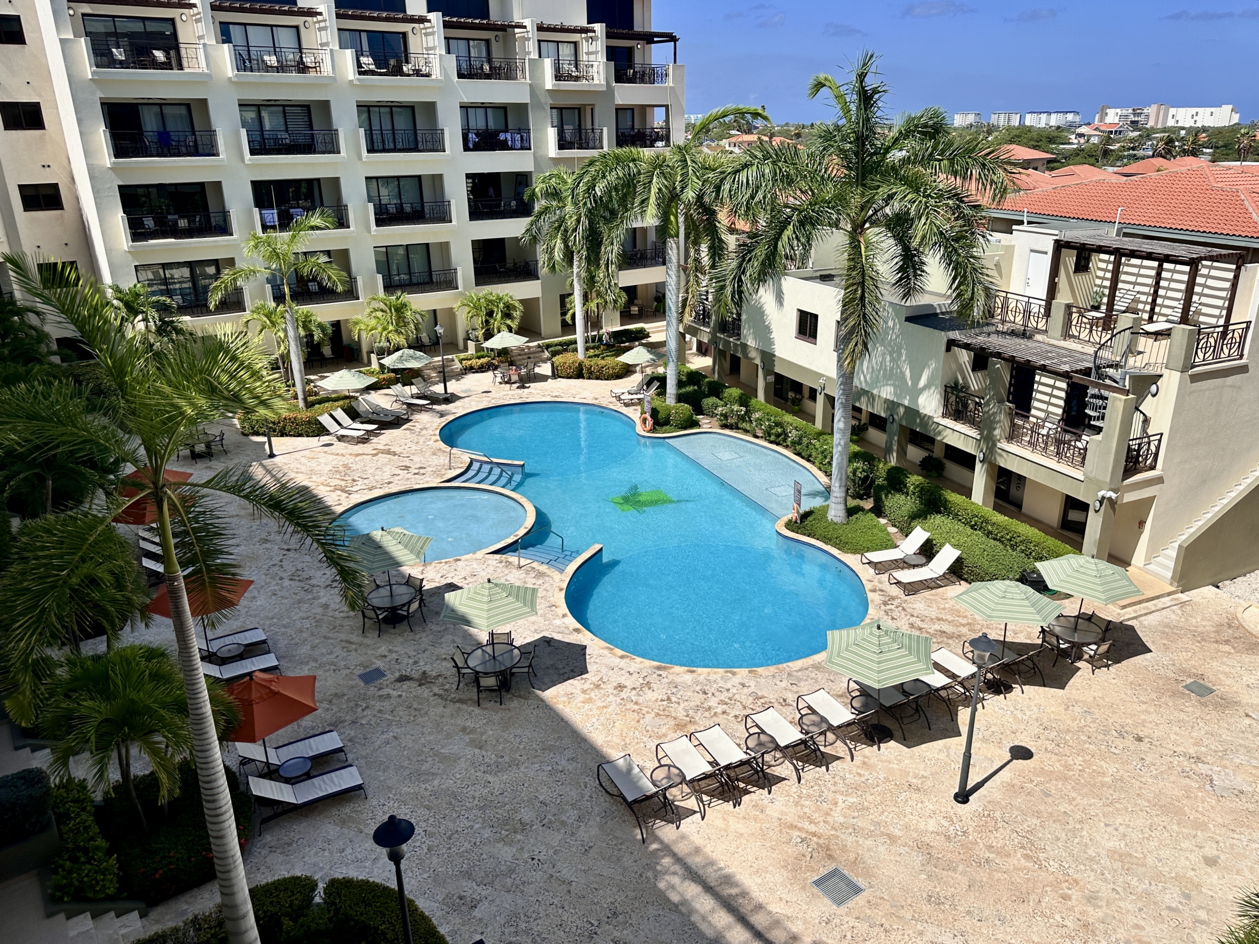 General view - swimming pool - PalmAruba Condo for rent - sale