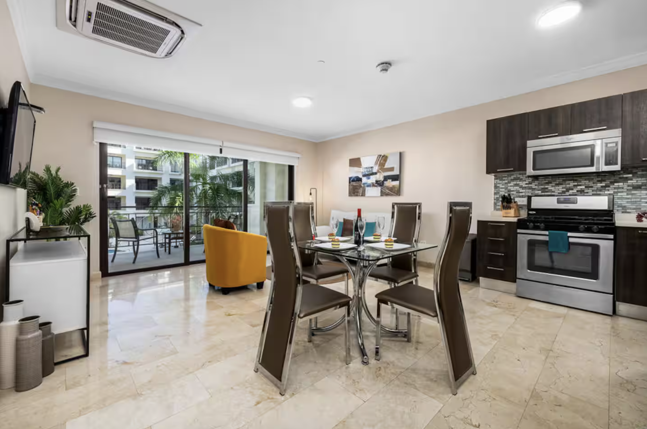 dining, kitchen at Palm Aruba ❤️ Condo FOR SALE in Aruba